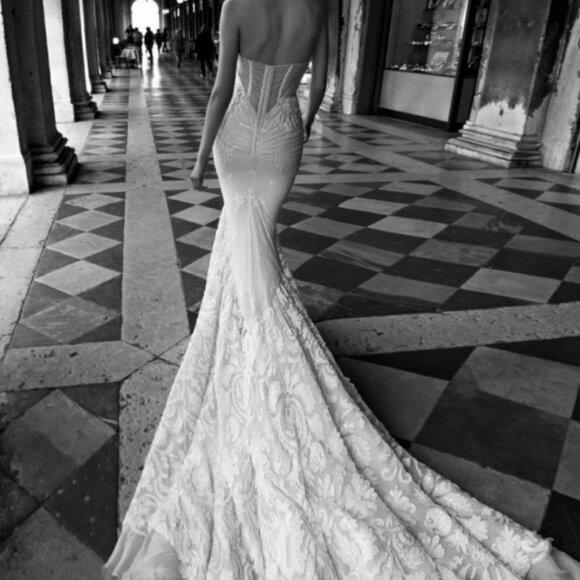 Inbal Dror 15-16 Wedding dress Ivory size 12 unaltered - Picture 8 of 8